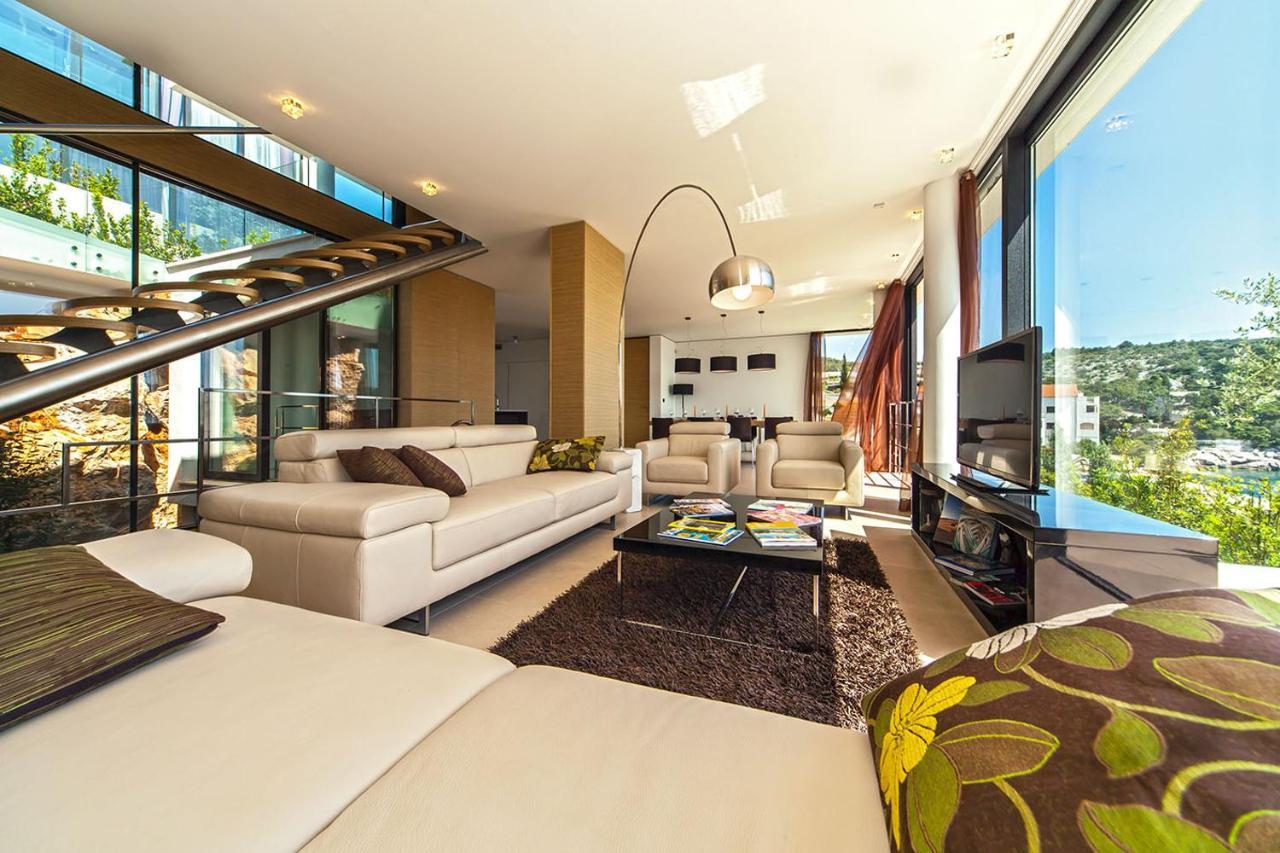 Golden Rays Luxury Villas & Apartments Примоштен Екстер'єр фото