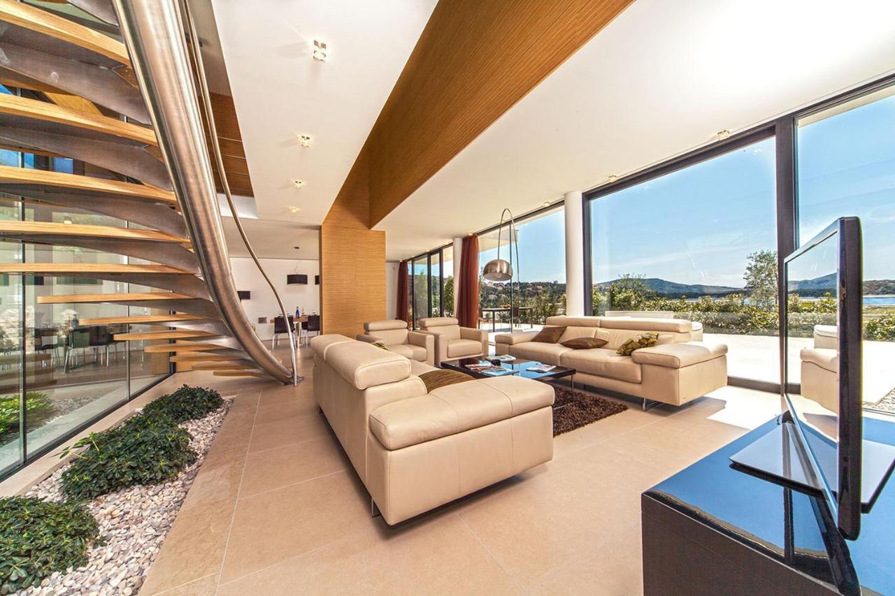 Golden Rays Luxury Villas & Apartments Примоштен Екстер'єр фото